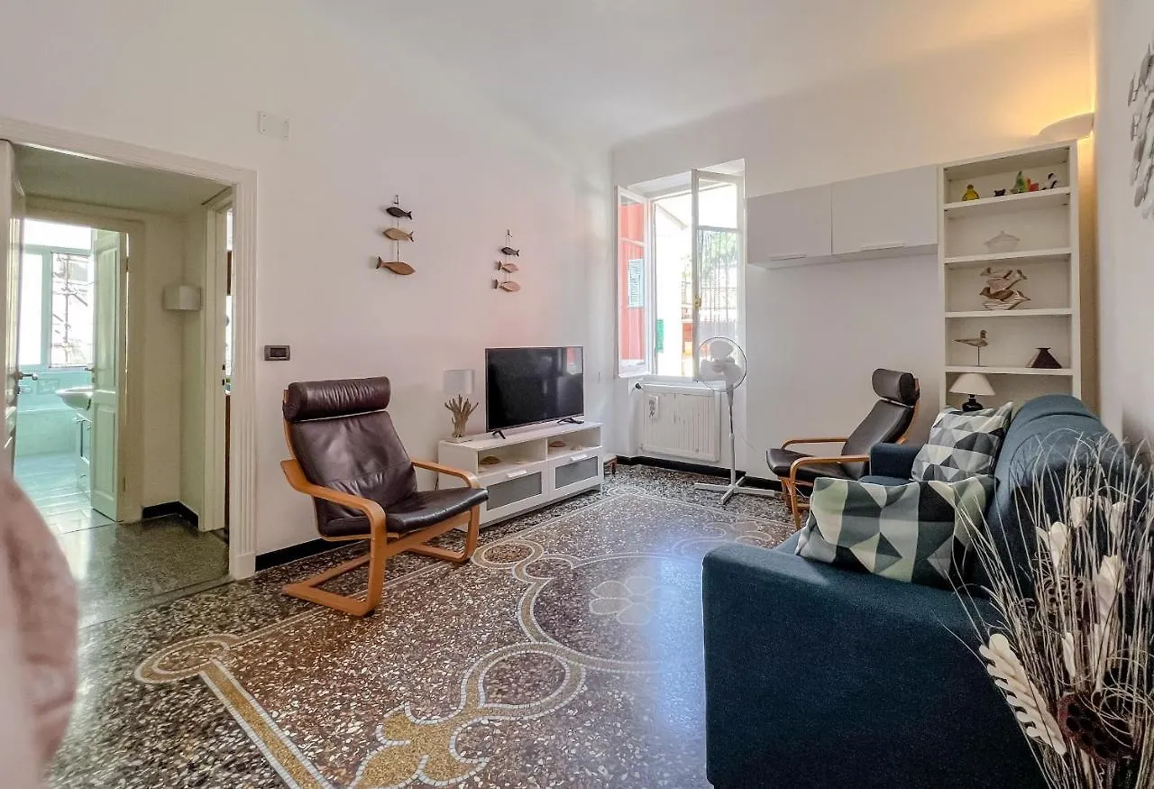 Grande Appartamento In Zona Tranquilla Varazze Italie